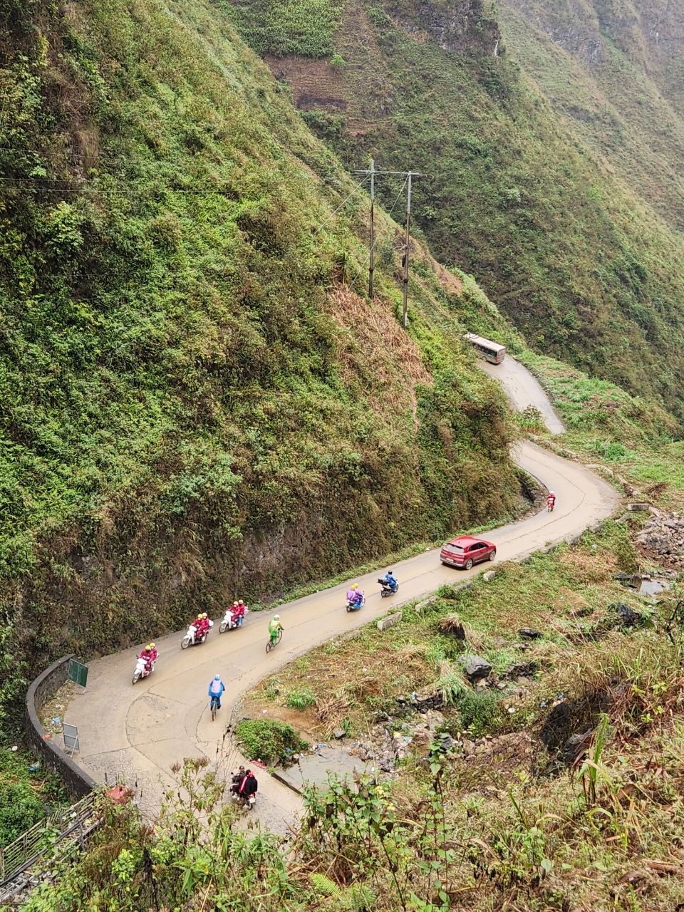 Epic Sapa Ride: 1-Day Cycling Tour to Silver Waterfall, Love Waterfall, and Heaven’s Gate